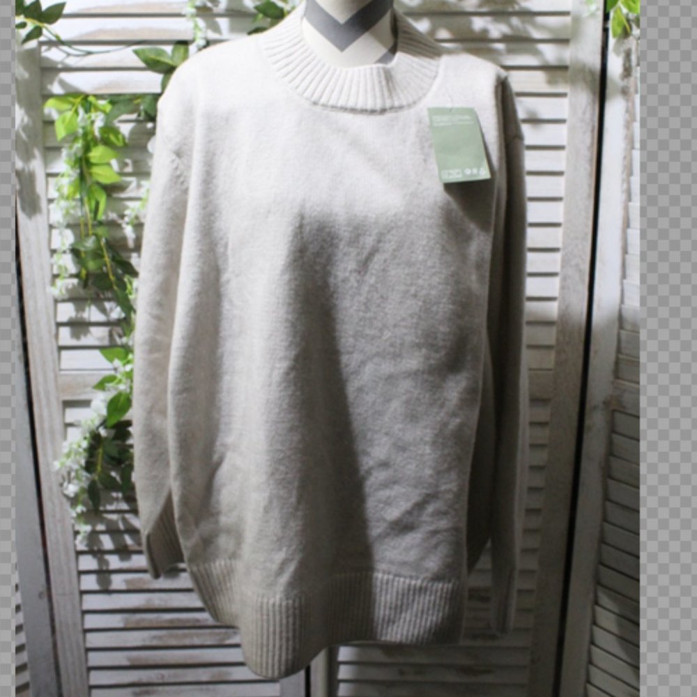 Ivory Draped Maternity & Nursing Sweater from H&M (329)